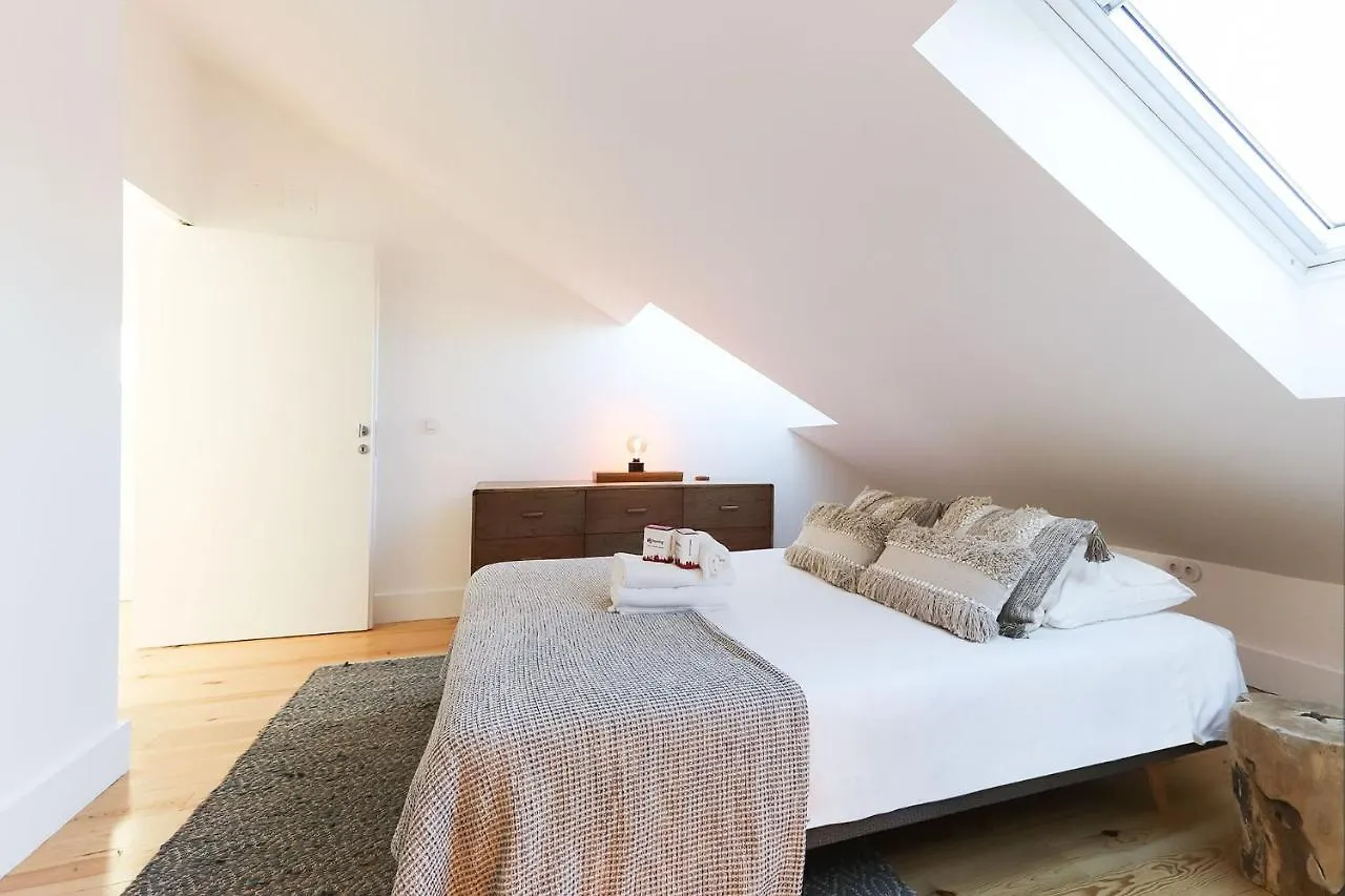 Апартаменты Marques De Pombal Duplex With Terrace By Homing Лиссабон